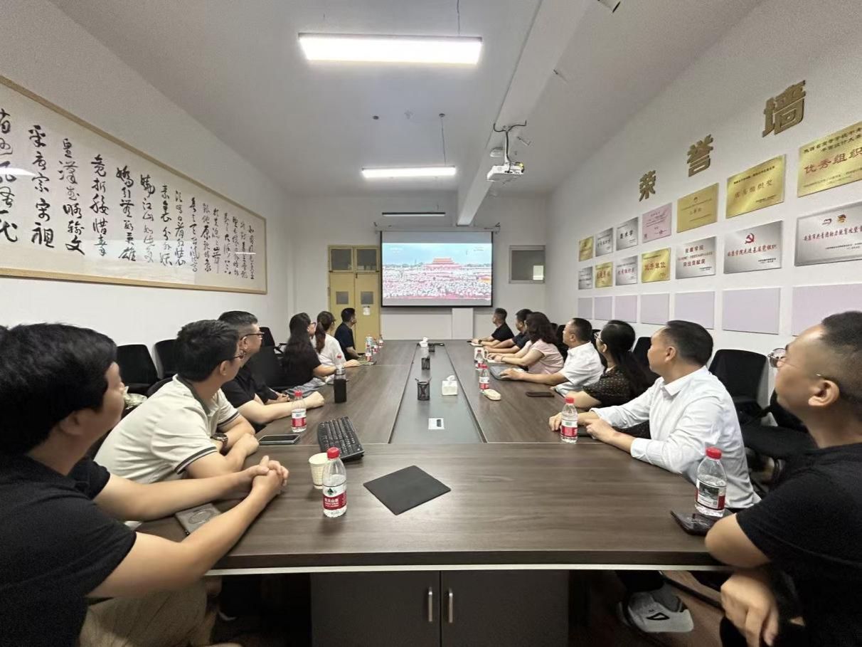 公司组织师生观看九三阅兵 同上一堂爱国主义教育思政课活动